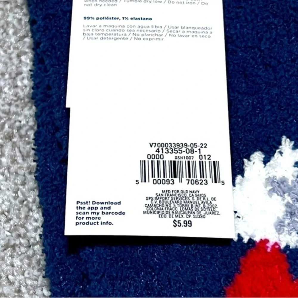 NWT set of four pairs Old Navy fuzzy soft Santa socks